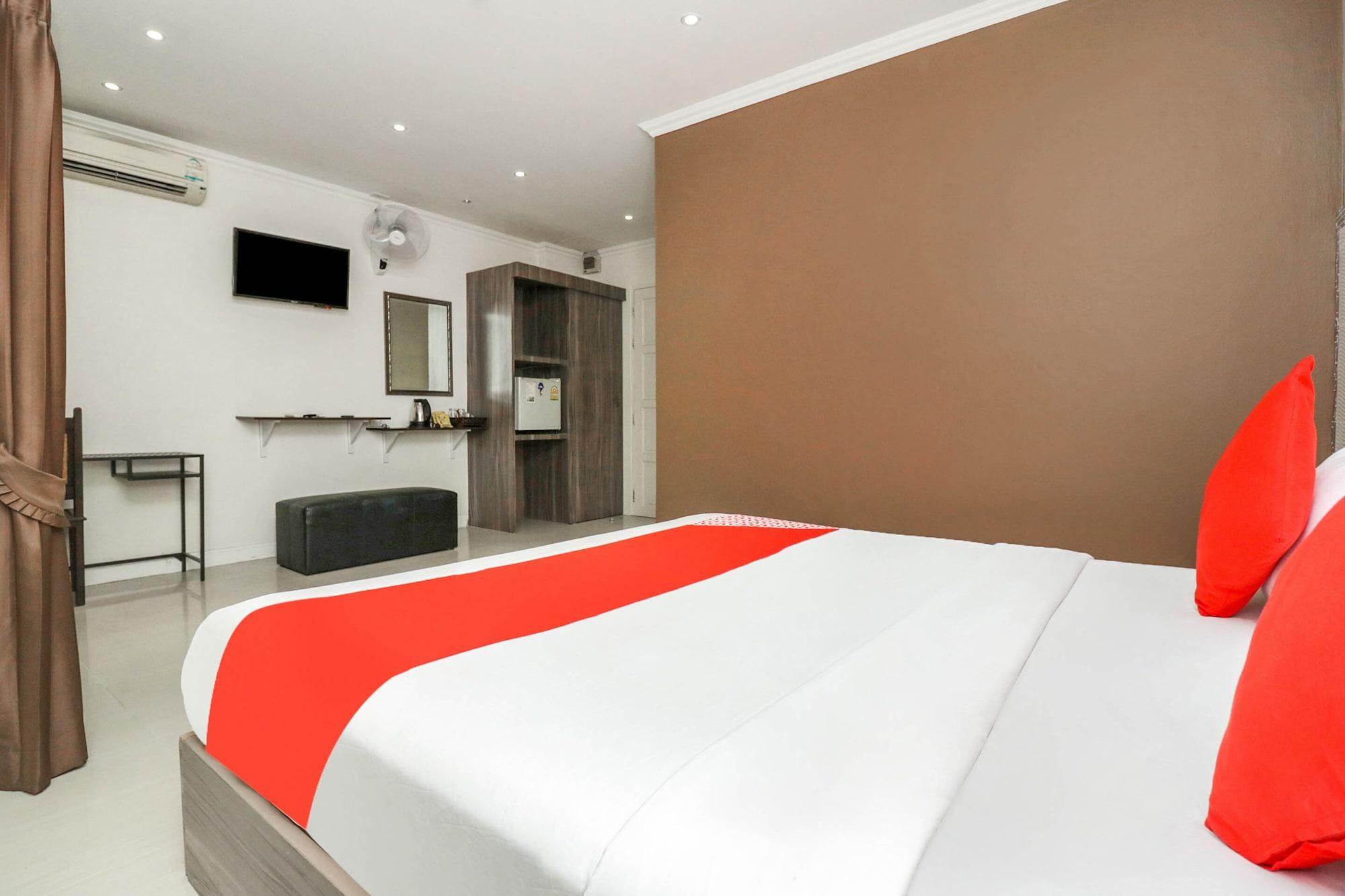 Natural Beach Hotel Паттая Екстер'єр фото