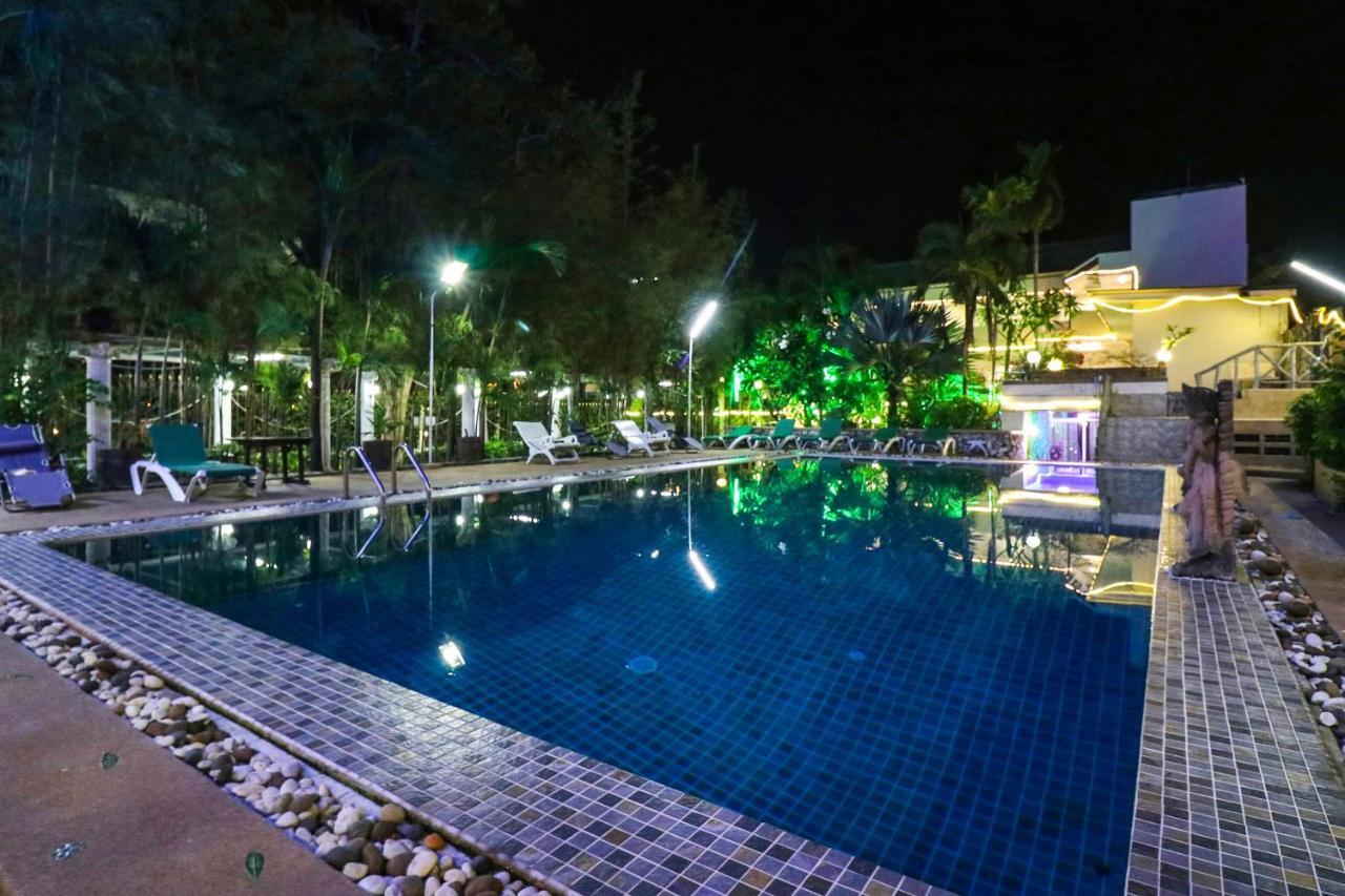 Natural Beach Hotel Паттая Екстер'єр фото